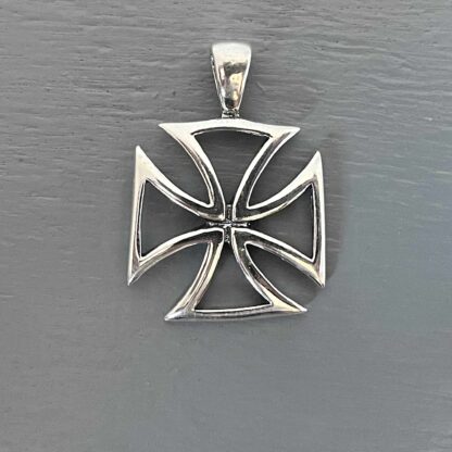 Maltese Cross (Hollow)