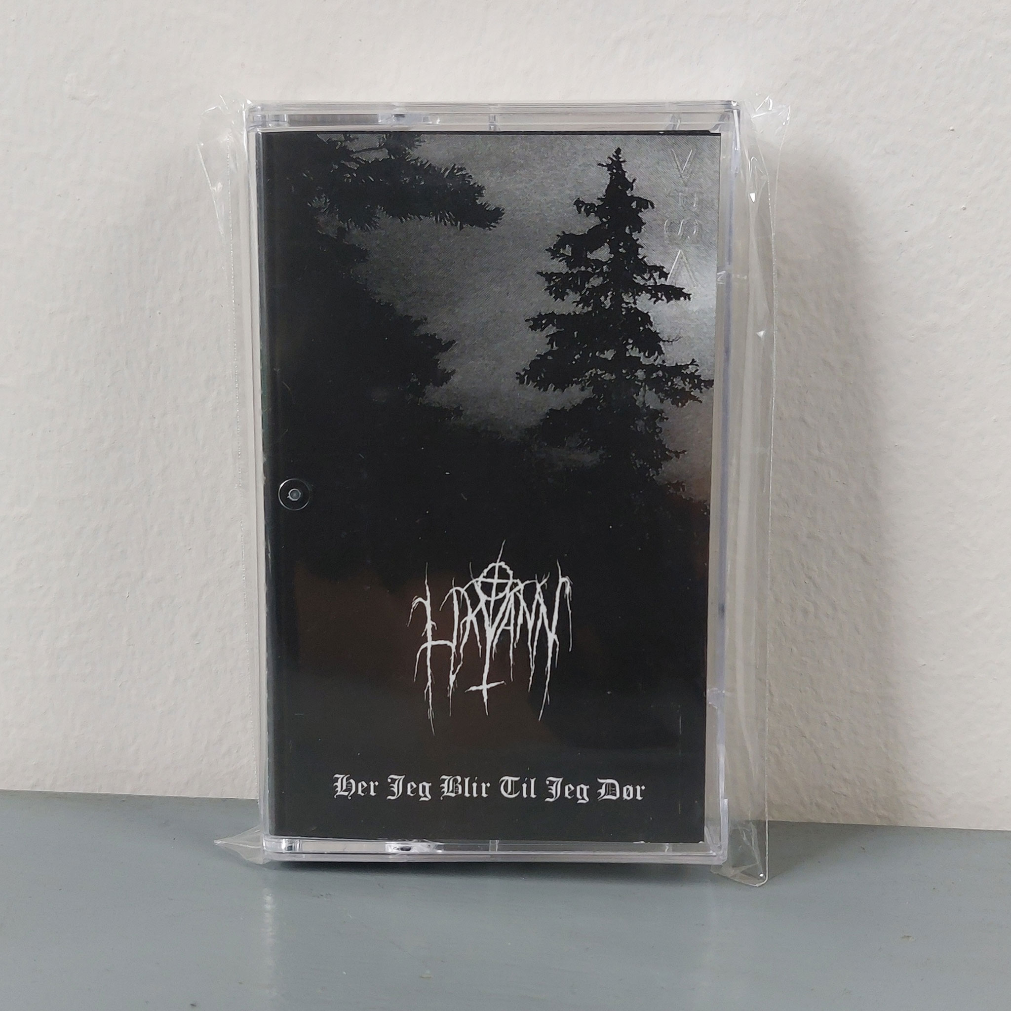Likvann – Her Jeg Blir Til Jeg Dor Tape